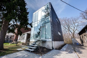 Unbeatable Value ! Ravine living in the heart of Cedarvale !