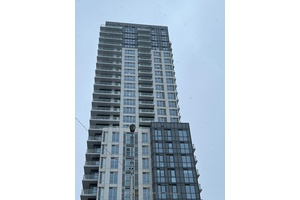Welcome to this contemporary 1 bedroom, 1 bath suite at Linx Condos, offering 498 sq.