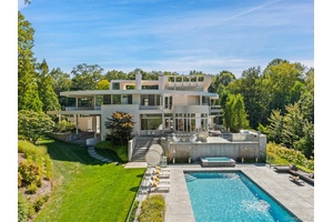 A MODERN MASTERPIECE Impressive and dramatic with soaring ceilings, phenomenal light and artistic angles.