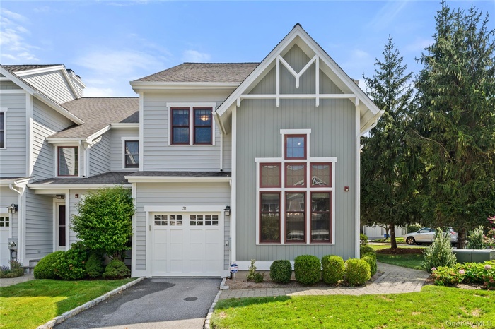 Lovely end-unit Townhome located in The Landing