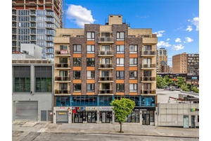 New Luxury Condo in Prime Flushing Location Rare opportunity to own an extra large one bedroom condominium in the heart of Flushing.
