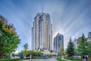 Perfectly Family sized Home with 2 Den amp ; 2 Baths in Luxurious NY Towers !