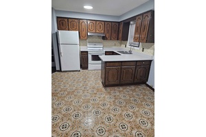 Beautiful Semi Detached Home for Lease Main Floor Step into this inviting 2 storey semi detached located in the heart of Brampton North.