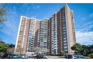 Location ! Bright amp ; Spacious Renovated 2 Bedroom Condo Apartment with Skyline and Ravine View.