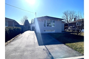 Welcome to this Legal Lower Level, Cozy amp ; Renovated, Two Bedroom Unit in prime location of Aurora.