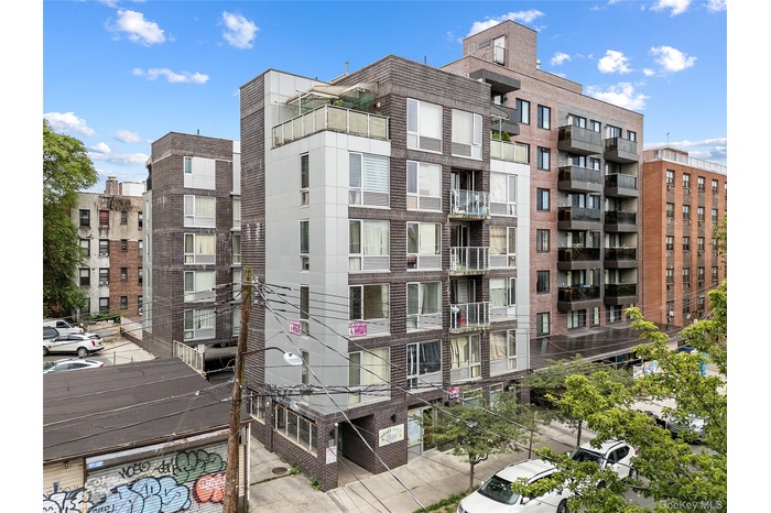 View of apartment building / complex