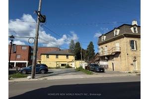 This one bedroom apt is steps from all the amenities of Cobourg's historic downtown core, the famous Cobourg beach and boardwalk.