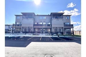 Fully upgraded stacked townhouse located in the heart of Barrhaven !