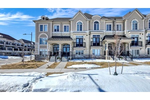 Exclusive Sun Filled townhouse located in one of the most desirable Patterson community, Gracious High Ceilings, Oversized Windows Large Upgraded Principal Rm's.