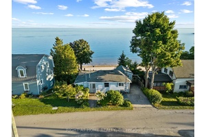 Escape to your dream waterfront retreat !