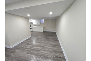 Spacious and beautifully maintained basement located in the family friendly neighbourhood of Bristol London.