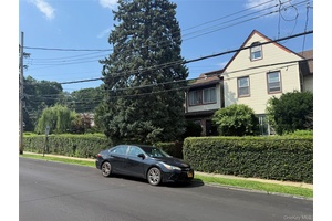 Nestled in the heart of Mount Vernon, this charming and spacious Colonial offers an incredible opportunity to create your dream home.