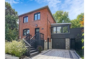 Beautifully Renovated Family Home In Davisville Village !