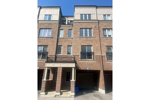 Welcome to this beautifully kept 3 bedroom townhouse in one of Oshawas most exciting and convenient areas.