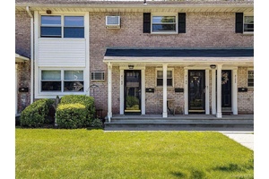 1st Floor co op Garden apartment, Living Room, 2 bedrooms, Full bath, Full Kitchen, Storage, Parking available, close distance to Hillside Ave for Transportation, Express buses to Manhattan, Buses to ...