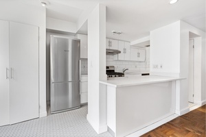 RARE OPPORTUNITY OVERSIZED 1 BEDROOM WITH WASHER DRYER FOR AN UNBEATABLE VALUE !