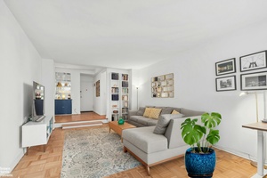 Step into this beautifully renovated expansive 1 bedroom conv.
