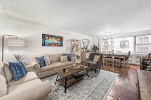 Priced to Sell ! Spacious Corner Home with Expansive Windows and Renovated Kitchen This oversized corner one bedroom boasts a stunning wall of windows that curves into a large, windowed ...