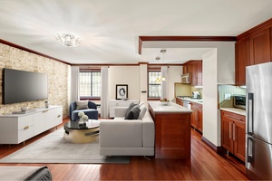 Tucked away on a tranquil block at the crossroads of the West Village and Chelsea, this mint condition, loft like studio offers a rare blend of sophistication and serenity.