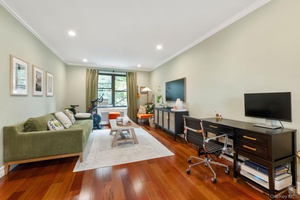 This beautifully renovated one bedroom unit impresses with its crown moldings, cherry hardwood floors, and arched doorways.