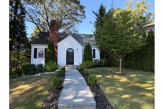 Welcome home to 154 North Road!
