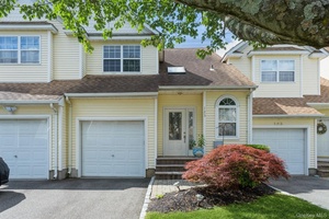 Big Price Reduction ! Estate Sale in the Sought after Country Pointe at Melville.