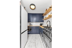 Sunny, quiet and fully renovated welcome to 20G !