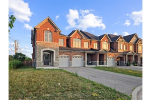 Stunning Fernbrook Townhome in the Heart of Rouge Park !