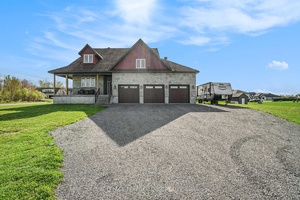 Welcome to this stunning 2, 718 sq.