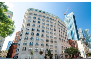 Welcome to The French Quarter II, a beautifully upgraded one bedroom condo in Toronto's vibrant core available to move in October 1st !