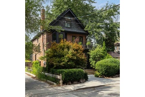 Sunny Sorauren Stunner. Hold onto your hearts Roncesvalles, this is warmth and charm and vibes rolled into one beautiful detached Edwardian.