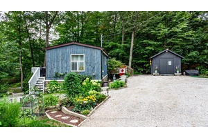 BREATHTAKING VIEWS amp ; ENDLESS OUTDOOR ADVENTURES AT THIS WATERFRONT ESCAPE !