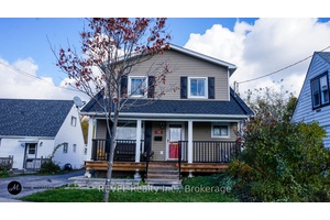 This lower level 2 bedroom, 1 bathroom unit is ideally located between the Pen Centre and Downtown St.