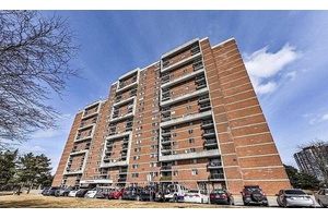 Bright amp ; Spacious 2 Bedroom Unit With Unobstructed West Views.
