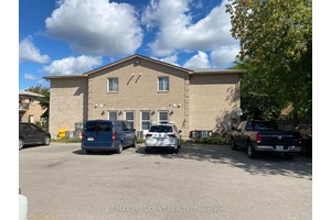 Welcome to this beautiful 2 bedroom, 2 bathroom condo in the heart of Hamilton Mountain !