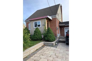 Fabulous 2 Bedroom Detached Home, Bright And Clean.