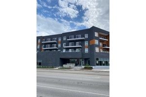 Stunning One Bedroom, One Bathroom Condo In Desirable amp ; Conveniently Located Area of Barrie.