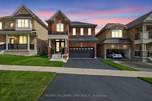 Built in 2021 and meticulously maintained, this modern family home is a true masterpiece !