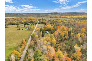 Are you looking for a versatile and charming artists' retreat ?