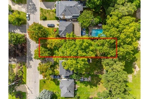 40 x 135 feet of possibility in Lansing Westgate.