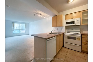 1 Bedroom Condo In The Heart Of The Waterfront District.