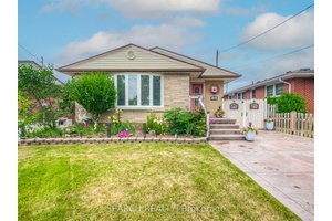 Welcome Home ! Prime East Mtn location in the highly desired Huntington neighbourhood.