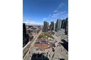 Welcome to 397 Front Street West, Suite 3508 where the city skyline is your backdrop and downtown Toronto is your playground.