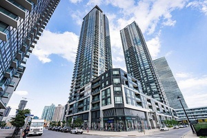 Luxury one bdrm plus den located in prime city centre, open concept design, newer flooring thruout, ensuite laundry, 24 hour security, walk to Sq1, transit and sheridan college