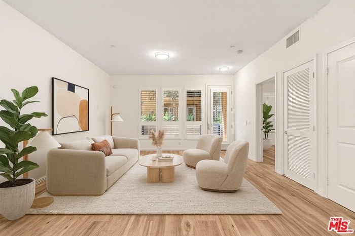 Living Room (Virtually staged
