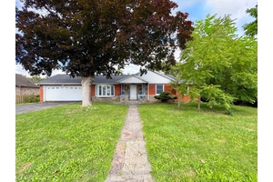 Experience the charm of waterfront living in this well kept family home, peacefully situated on a quiet lane.