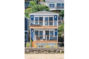 Beachfront spectacular ! This 2 bedroom, 2 bathroom custom built 2008 Port Washington home is located in a private beach co op community perfectly situated on Long Island's Gold Coast ...