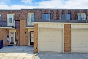 Newly renovated townhouse in high demand L'Amoreaux community !