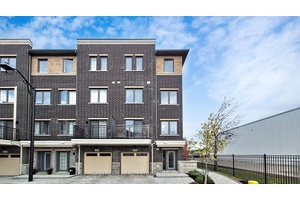 END UNIT ! ! ! Stunning 2320 Square Feet luxury 4 Bedrooms Freehold Townhouse With 2 Car Garage in Prime High Demand Stouffville Location.