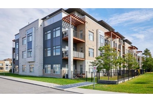 Bright and modern condo available for rent in a fantastic location, just minutes to Highway's 416 amp ; 417, Greenbank Rd and Queensway Carleton Hospital.